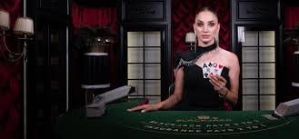 Antarmuka aplikasi pintutogel menampilkan dashboard dengan akses ke sportsbook, live casino, dan permainan slot