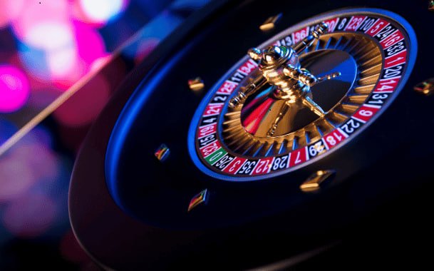 Tampilan Starlight Princess dalam aplikasi mobile pintutogel dengan indikator saldo, status koneksi, dan tombol putaran